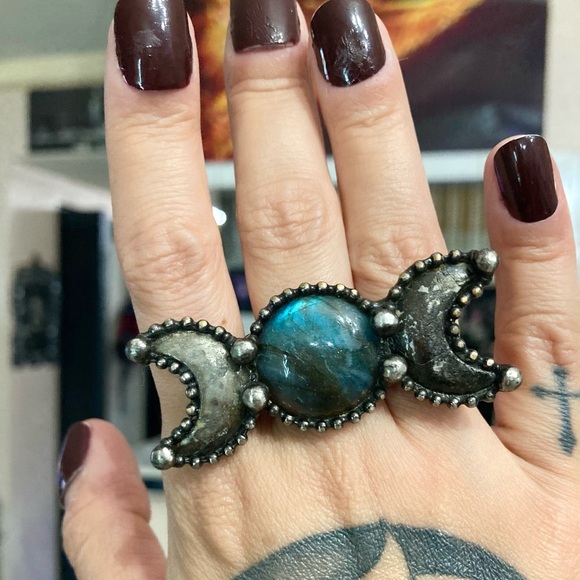 Natural blue iridescent labradorite gemstone triple moon adjustable ring - Picture 9 of 15